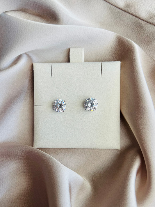 Diamond like stud 9MM